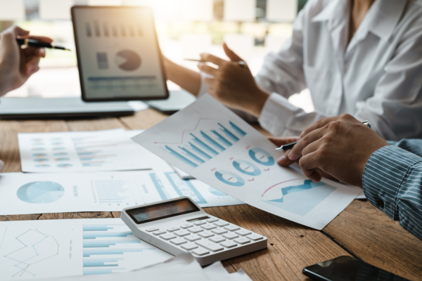 Análise PESTEL na construção pesada: o que é, para que serve e como aplicar?