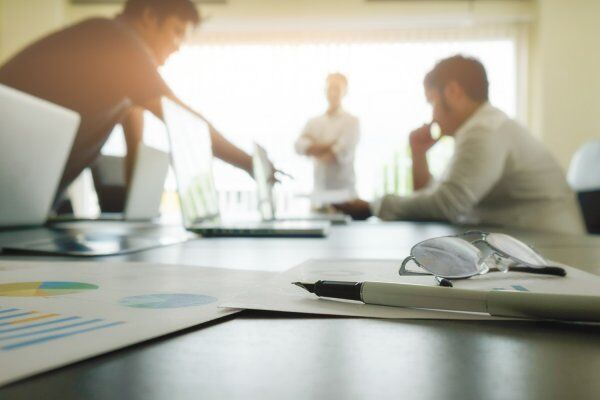 Capital de giro para execução de contratos: o que avaliar antes de receber