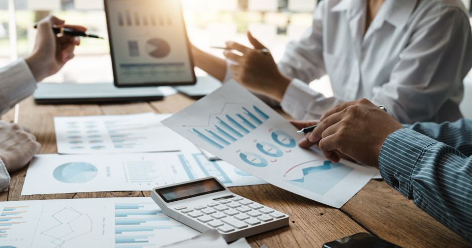 Análise PESTEL na construção pesada: o que é, para que serve e como aplicar?